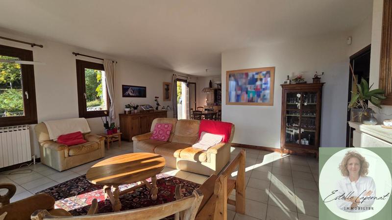 Maison - 180 m² - 9 pièces