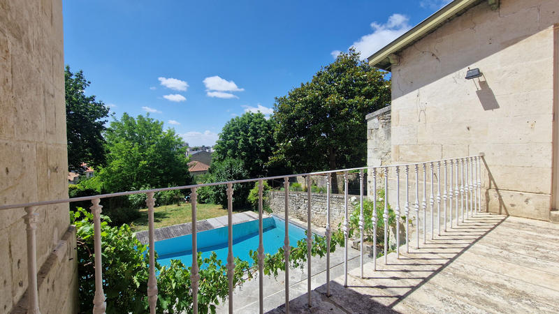 Maison - 205 m² - 9 pièces