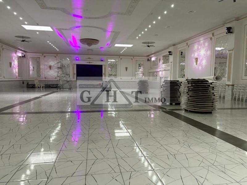 Entrepôt - 2 100 m²