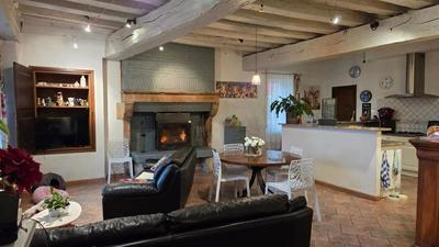 Maison - 225 m² - 19 pièces