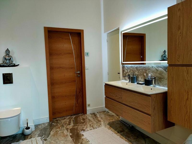 Maison - 360 m² - 8 pièces