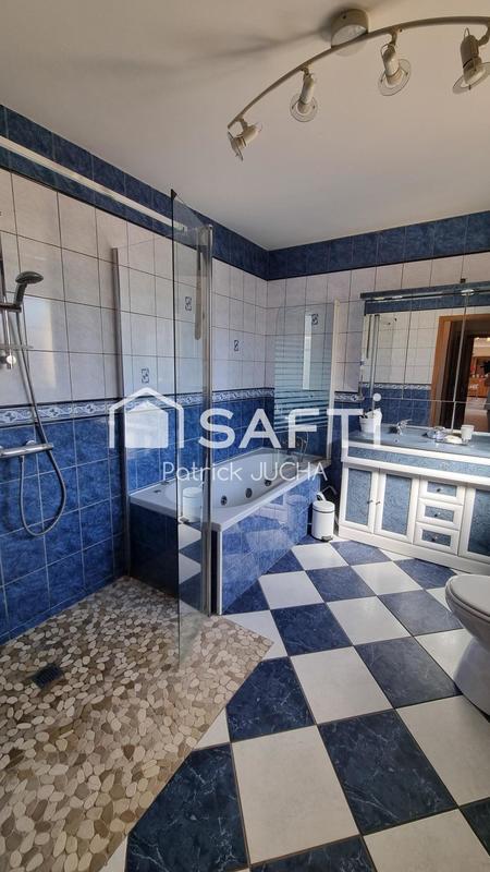 Maison - 274 m² - 10 pièces