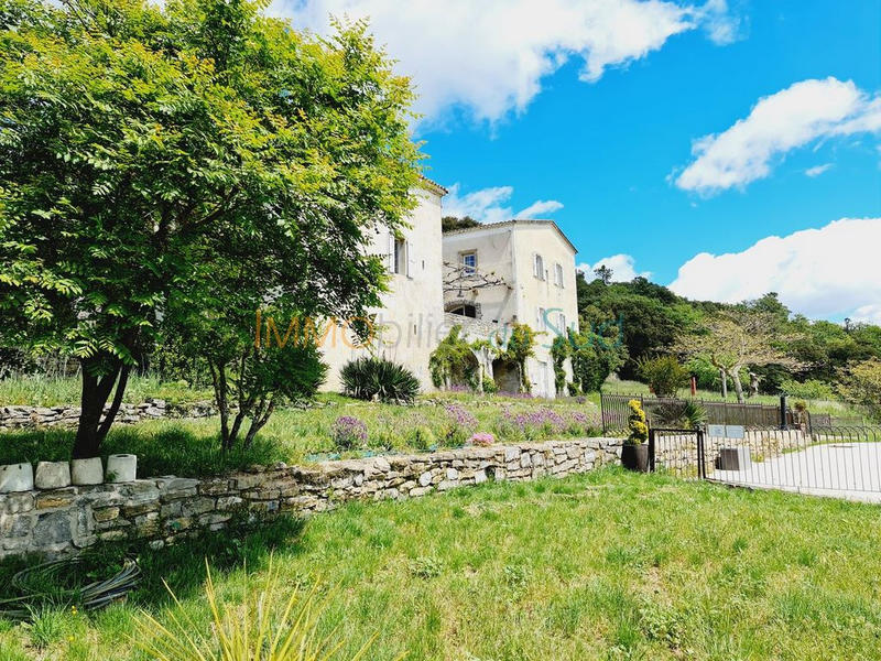 Mas - 280 m² - 13 pièces