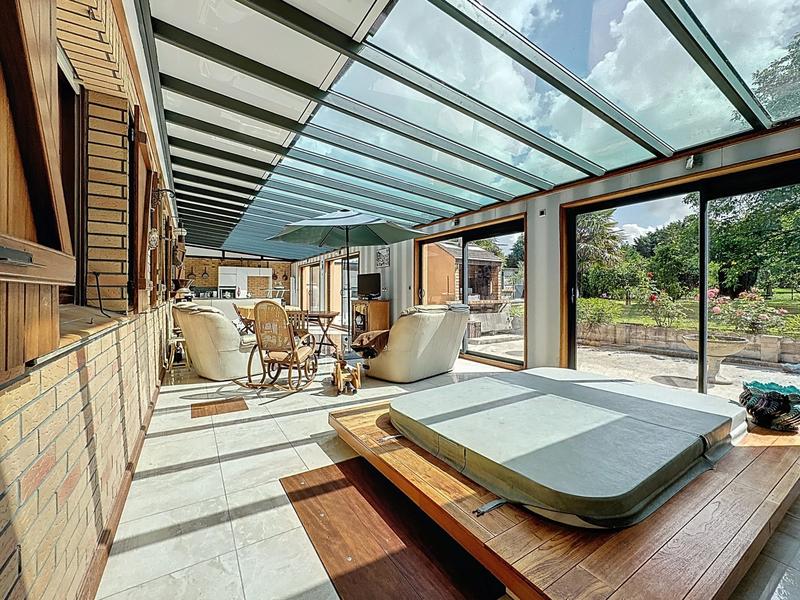 Maison traditionnelle - 228 m² - 7 pièces