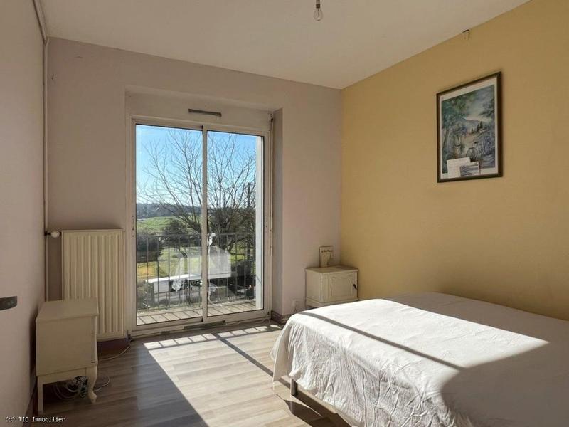 Demeure - 205 m² - 6 pièces