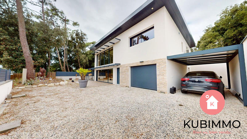 Maison - 207 m² - 6 pièces