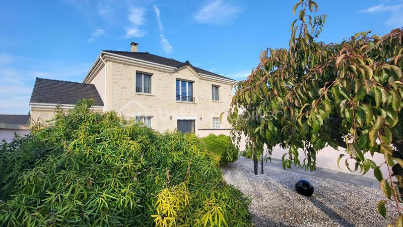 Pavillon - 172 m² - 9 pièces