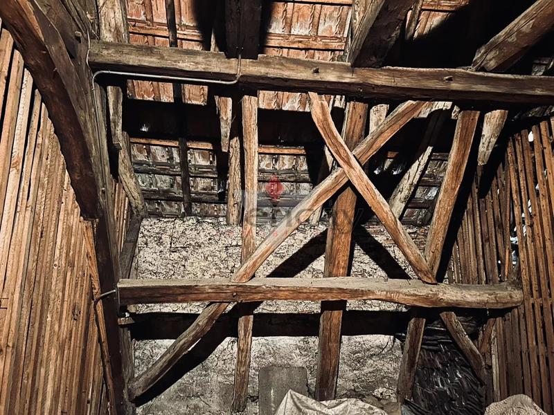 Maison - 270 m² - 8 pièces