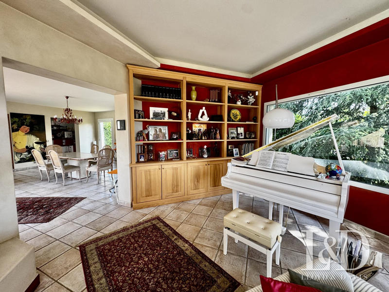 Maison - 313 m² - 9 pièces