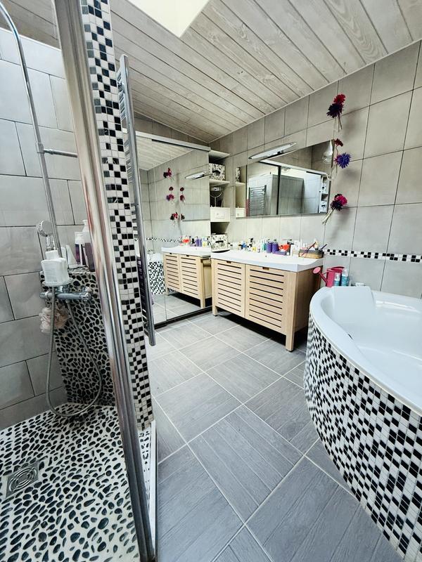 Maison - 209 m² - 6 pièces