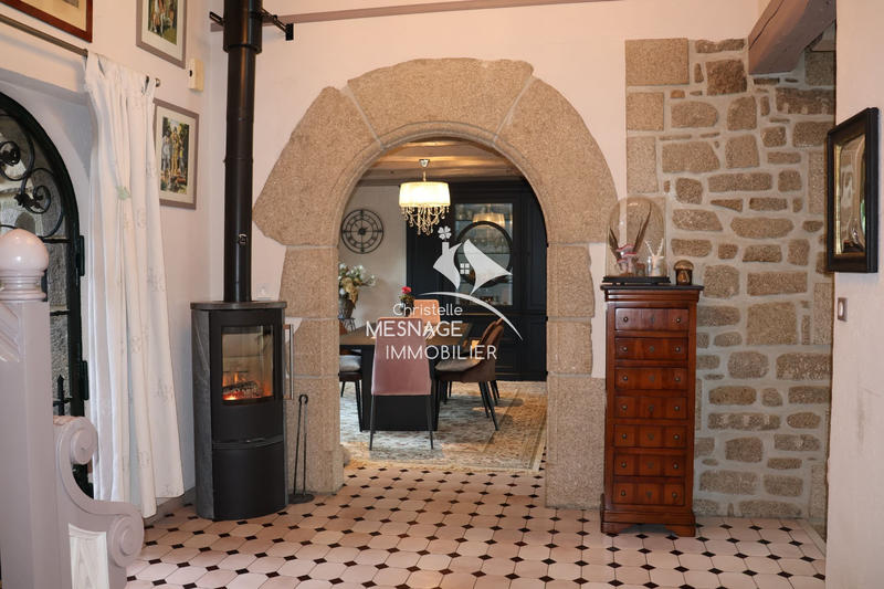 Maison - 211 m² - 8 pièces