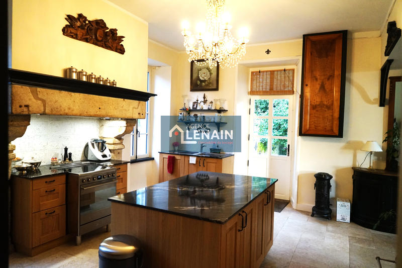 Maison - 296 m² - 9 pièces