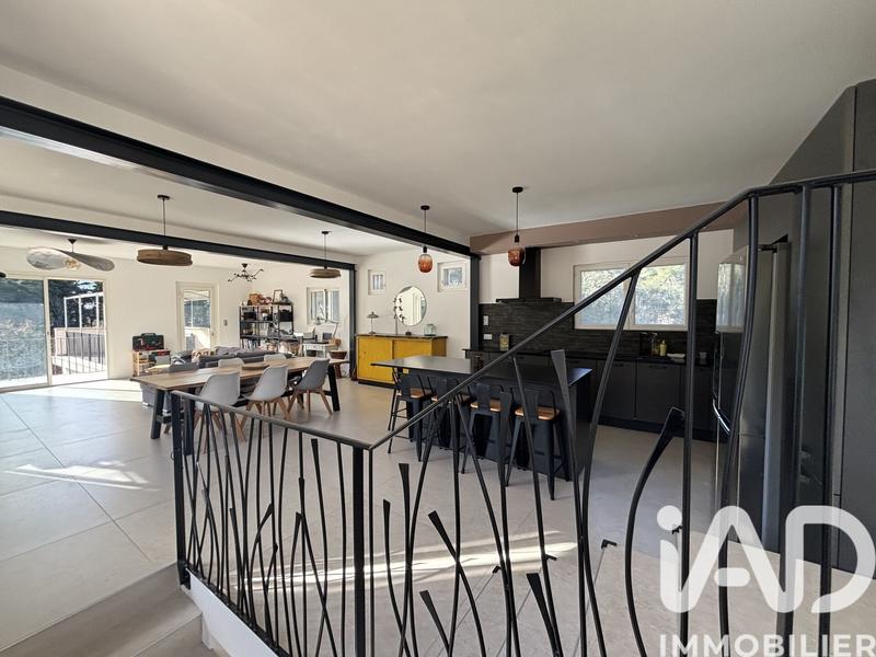 Maison - 233 m² - 6 pièces