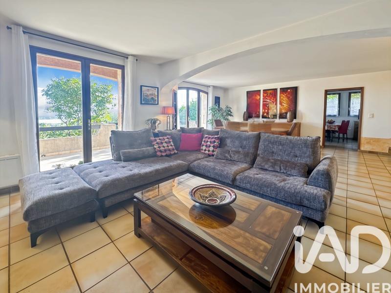 Maison - 225 m² - 7 pièces