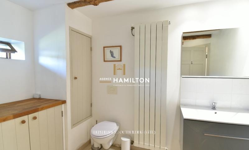 Propriété - 245 m² - 9 pièces