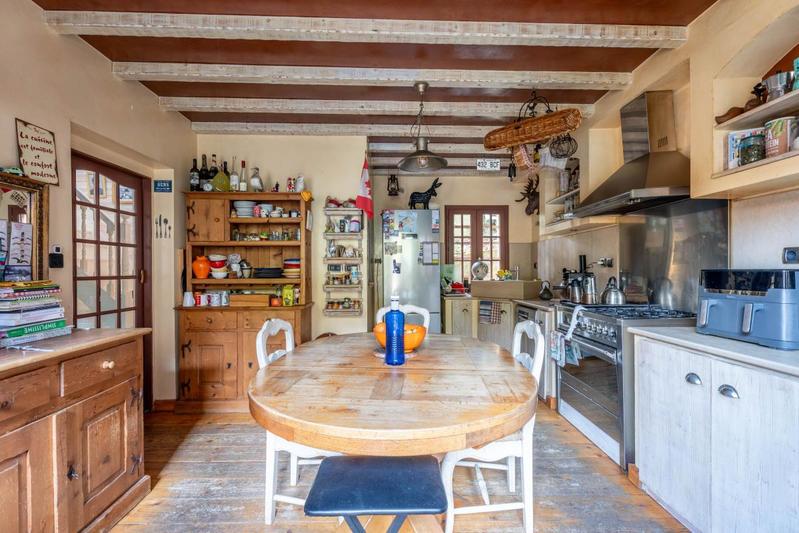 Maison - 240 m² - 7 pièces