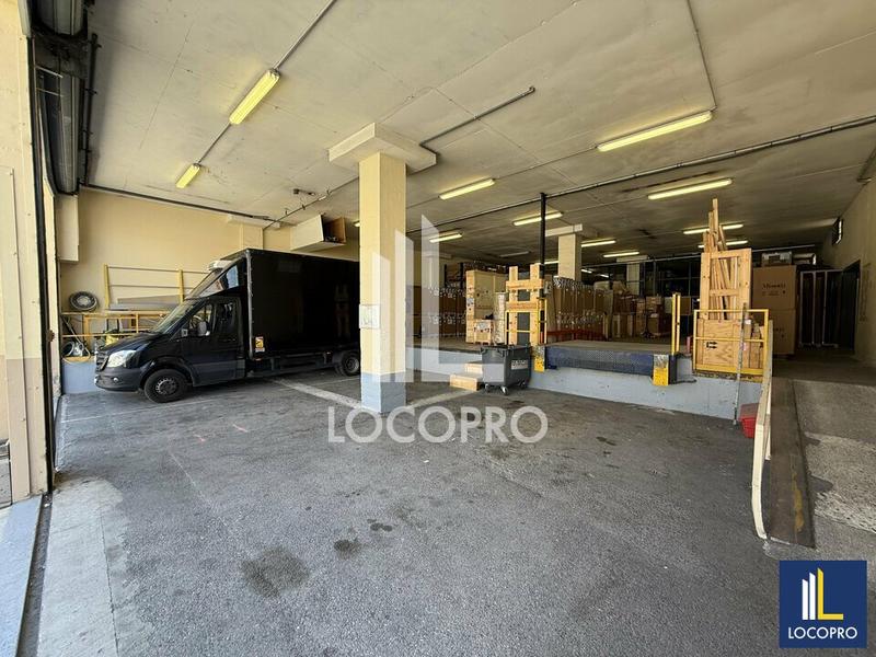 Local d'activité / Entrepôt - 687 m²