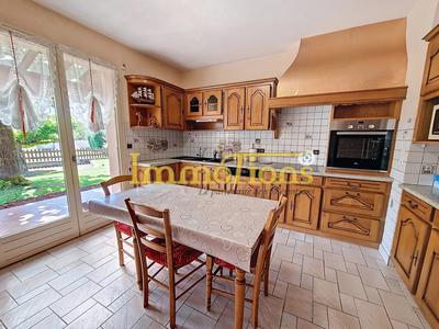Maison - 231 m² - 9 pièces