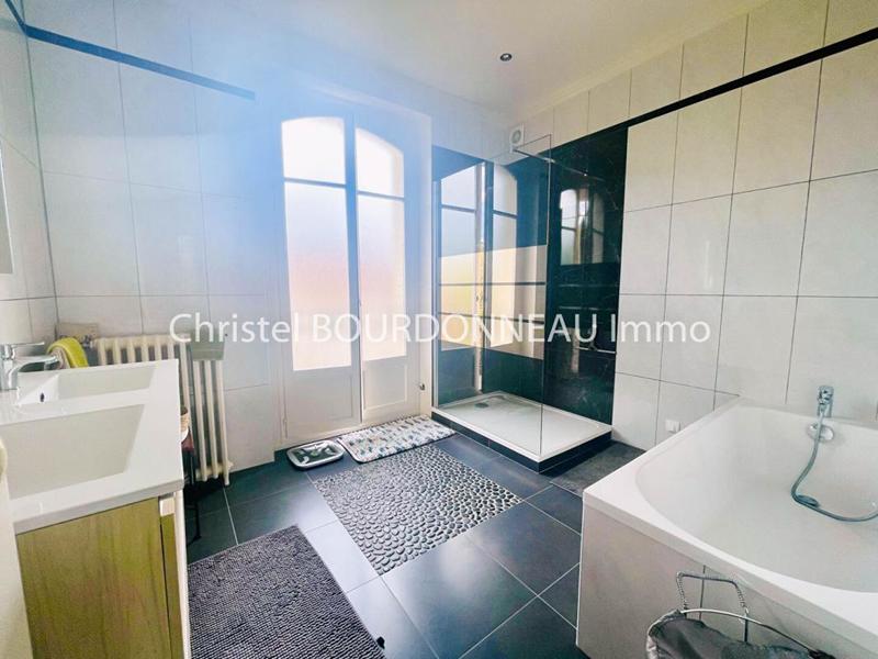 Maison - 201 m² - 9 pièces