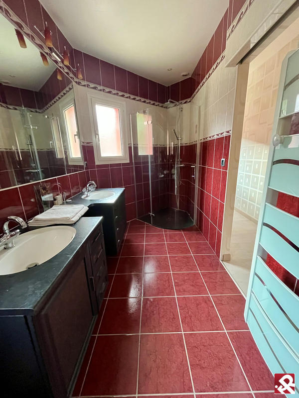 Villa - 445 m² - 9 pièces