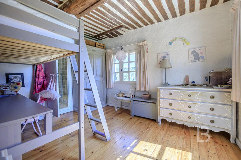 Maison - 213 m² - 7 pièces