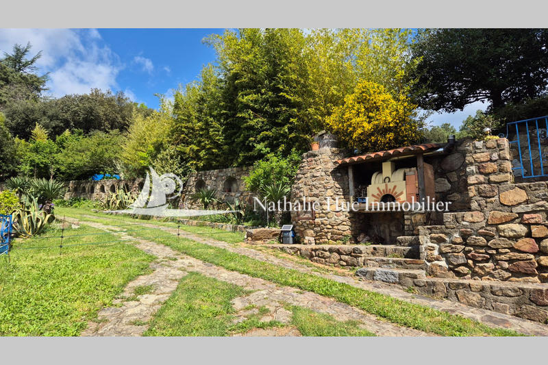 Propriété - 390 m² - 6 pièces