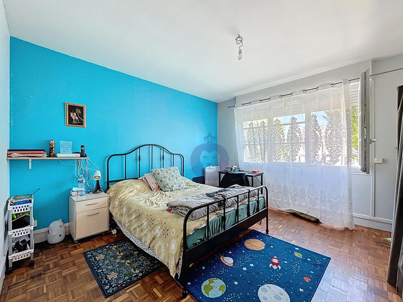 Maison - 216 m² - 8 pièces