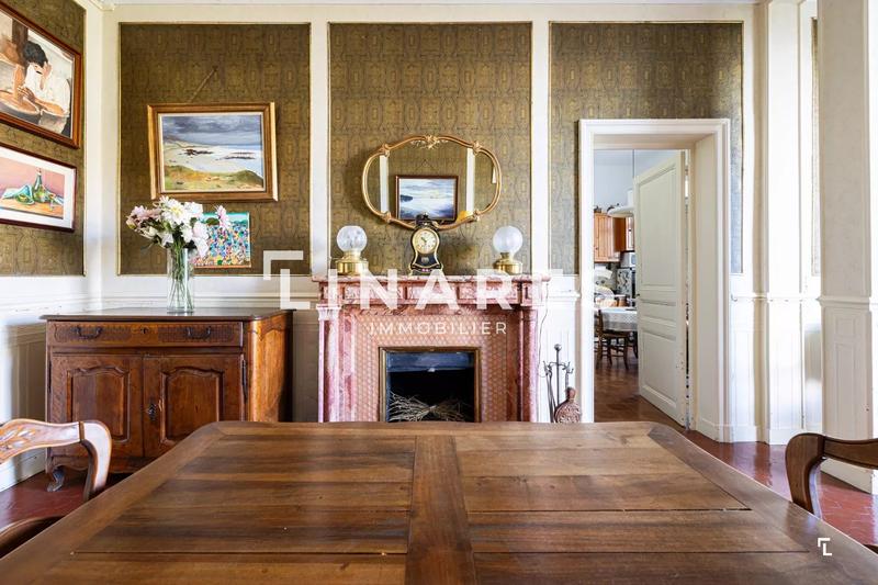 Appartement - 211 m² - 6 pièces