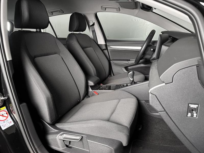 Volkswagen Golf 8 - 2.0 Tdi 115ch Phase 2 Garantie 2029 Carplay Sieges Chauf Full Led Digital Cockpit Regul Acc