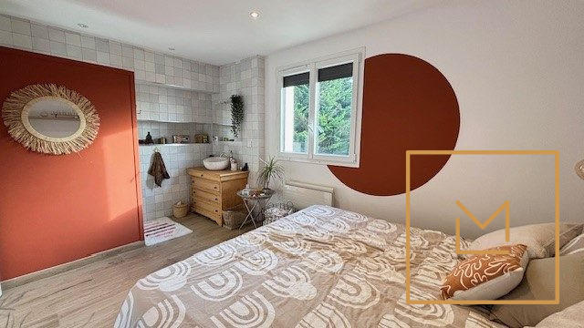 Maison - 210 m² - 8 pièces