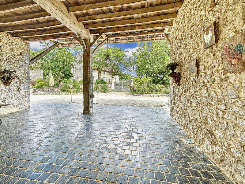 Maison ancienne - 552 m² - 10 pièces