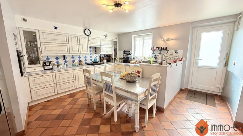 Maison - 210 m² - 7 pièces