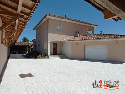 Maison - 180 m² - 6 pièces