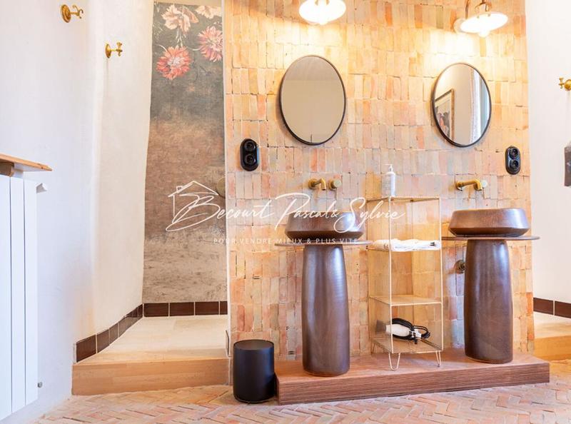 Demeure - 203 m² - 5 pièces