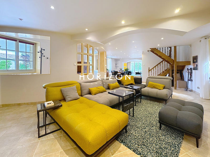 Maison - 201 m² - 6 pièces