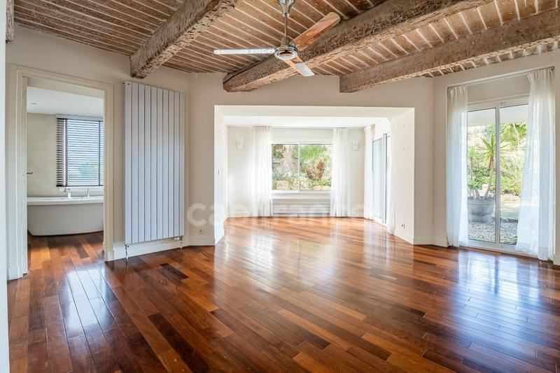 Propriété - 400 m² - 8 pièces