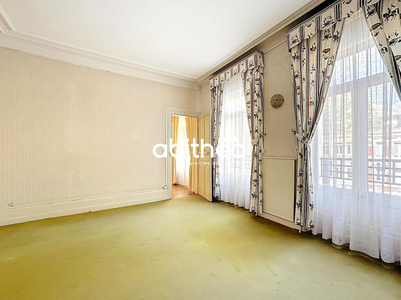 Maison - 328 m² - 10 pièces