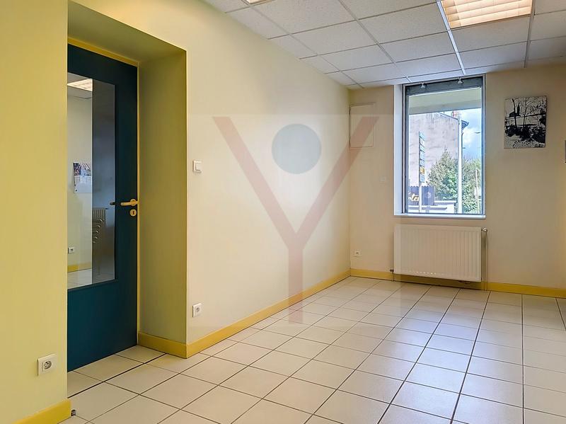 Local commercial - 114 m² - 6 pièces