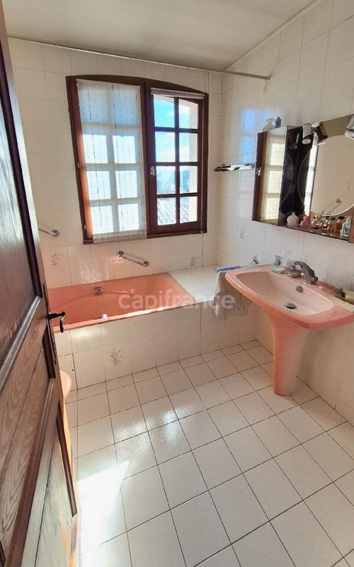 Maison - 200 m² - 6 pièces