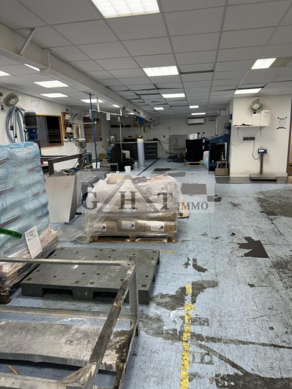 Entrepôt - 2 260 m²