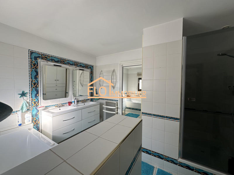 Maison - 230 m² - 7 pièces