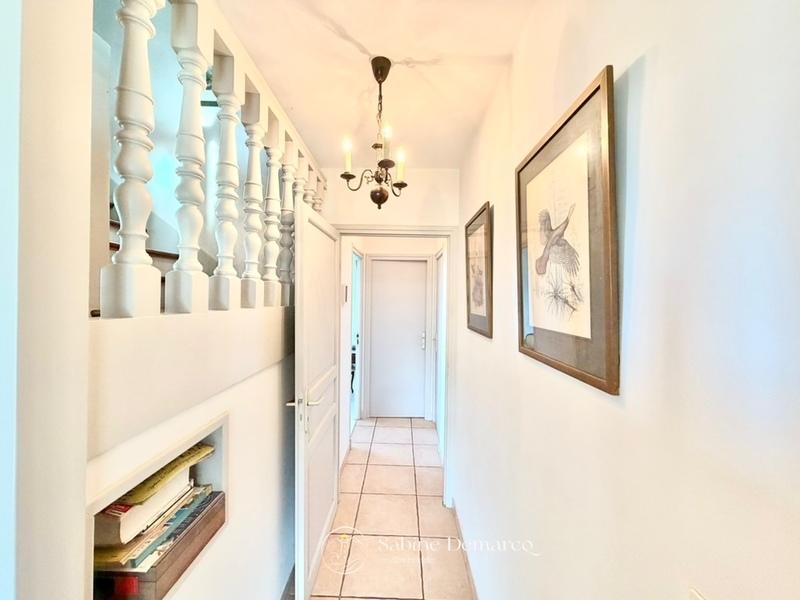 Maison - 230 m² - 6 pièces