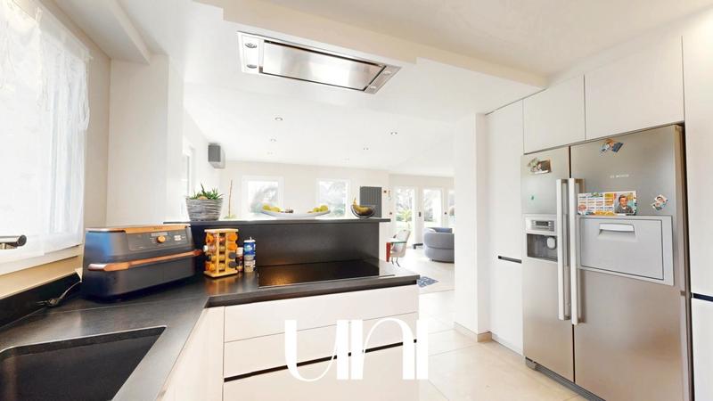 Maison - 220 m² - 6 pièces