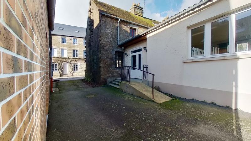 Local commercial - 257 m² - 8 pièces