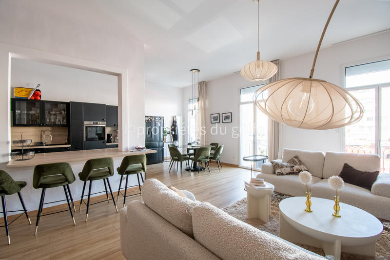 Appartement - 207 m² - 7 pièces