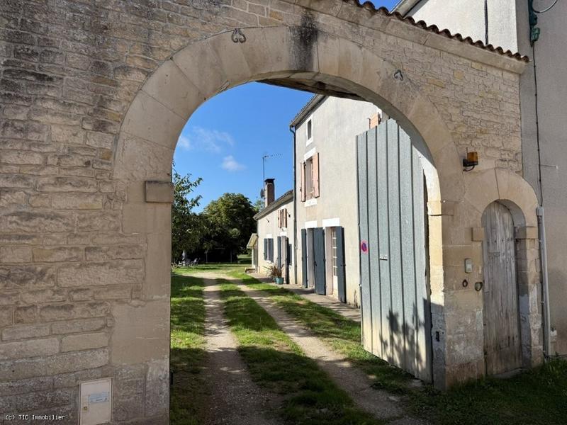 Maison de village - 315 m² - 11 pièces