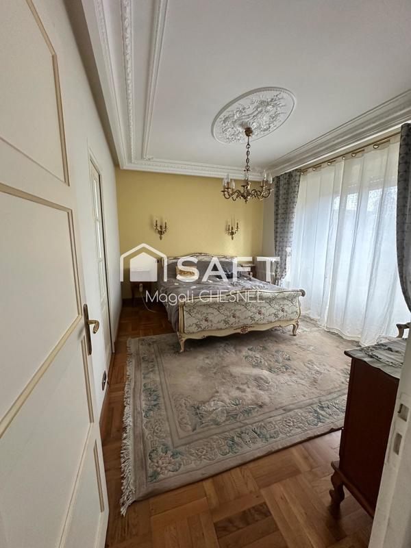 Maison - 195 m² - 9 pièces