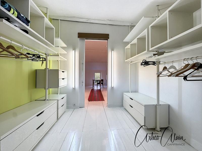 Maison traditionnelle - 500 m² - 12 pièces