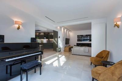 Villa - 300 m² - 6 pièces