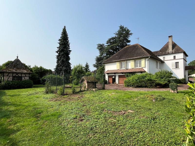 Maison traditionnelle - 256 m² - 9 pièces